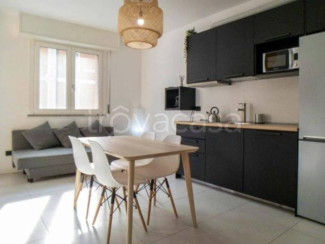 Appartamento in affitto a Milano via Luigi Mercantini, arredato, terrazzo TrovaCasa