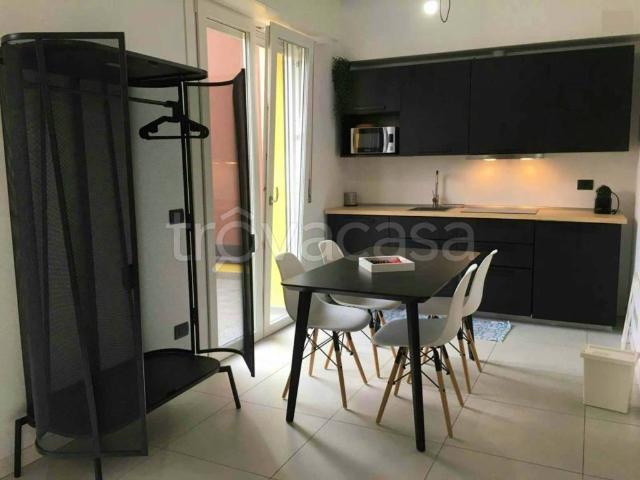 Appartamento in affitto a Milano via Luigi Mercantini, arredato, terrazzo, studio TrovaCasa