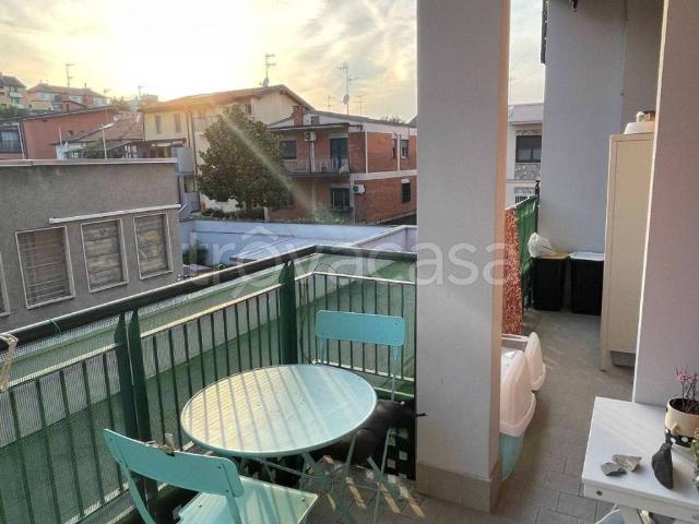 Appartamento in affitto a Milano via Moncalvo, 80, non arredato/vuoto, box, terrazzo TrovaCasa