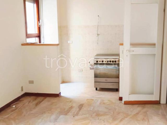 Appartamento in affitto a Milano via Monferrato, non arredato/vuoto, predisposizione aria condizionata, balcone TrovaCasa
