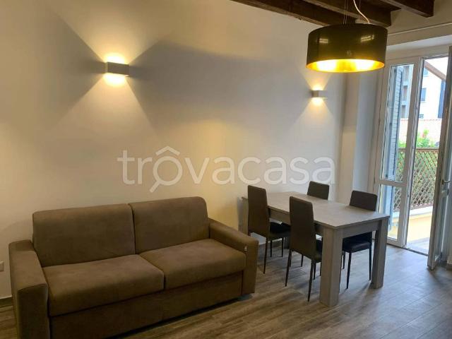 Appartamento in affitto a Milano via Monte Cengio, Santa Giulia