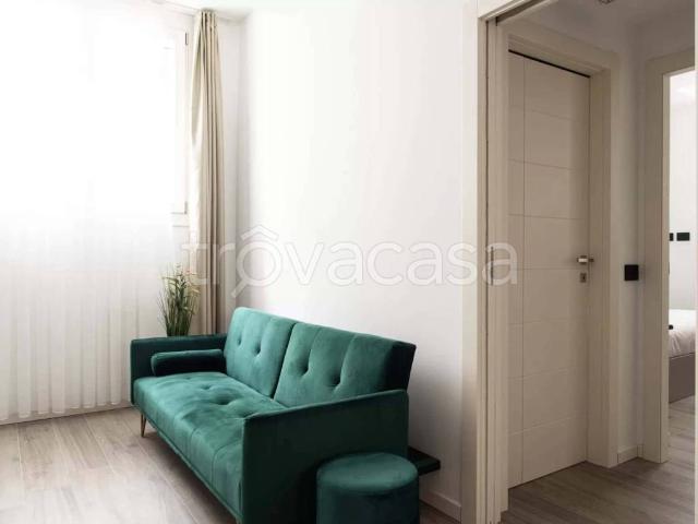 Appartamento in affitto a Milano via Monte Bianco, arredato, luminoso, cucina a vista TrovaCasa