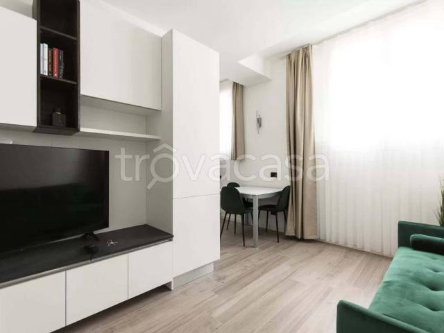 Appartamento in affitto a Milano via Monte Bianco, arredato, luminoso, cucina a vista TrovaCasa