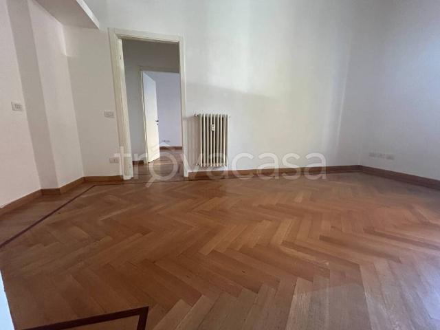 Appartamento in affitto a Milano via Malachia Marchesi de' Taddei, 2, non arredato/vuoto, libero subito, cucina a vista TrovaCasa