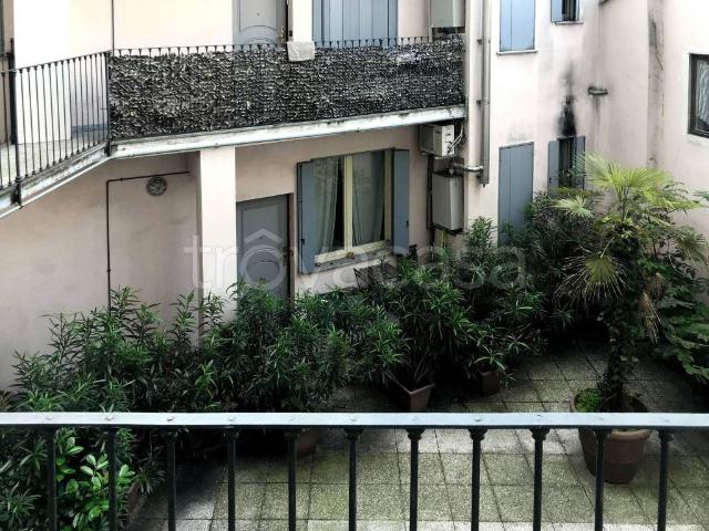 Appartamento in affitto a Milano via Marghera, 36, arredato, vicino alla metro, frigorifero TrovaCasa