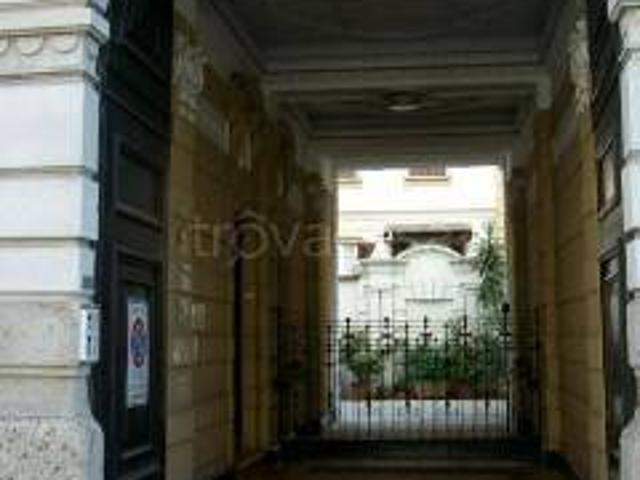Appartamento in affitto a Milano via Mario Pagano, parzialmente arredato, ascensore, parquet TrovaCasa