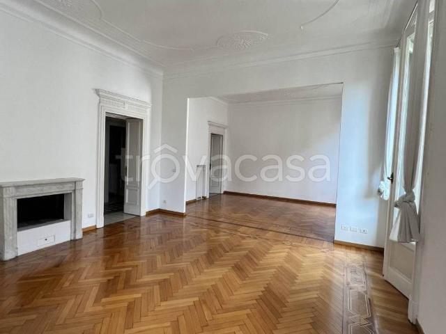 Appartamento in affitto a Milano via Mascheroni, non arredato/vuoto, aria condizionata, balcone TrovaCasa