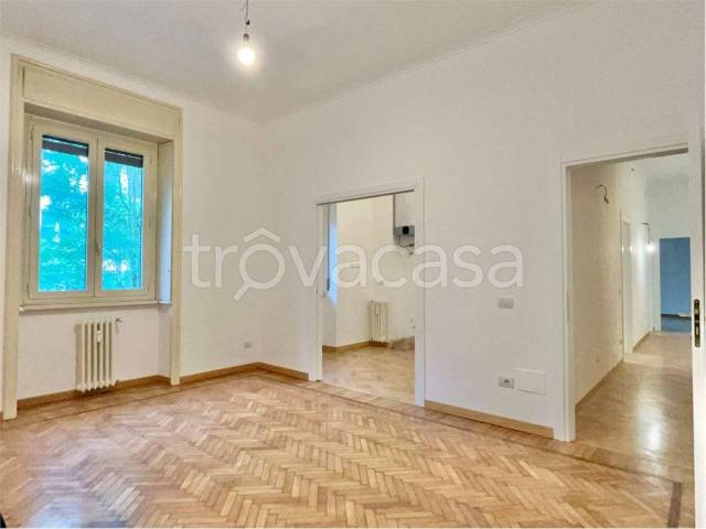 Appartamento in affitto a Milano via Massena, ascensore, ristrutturato, cantina TrovaCasa