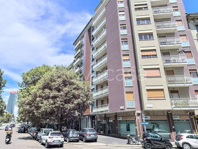 Appartamento in affitto a Milano via Michelangelo Buonarroti, parzialmente arredato, libero subito, balcone TrovaCasa