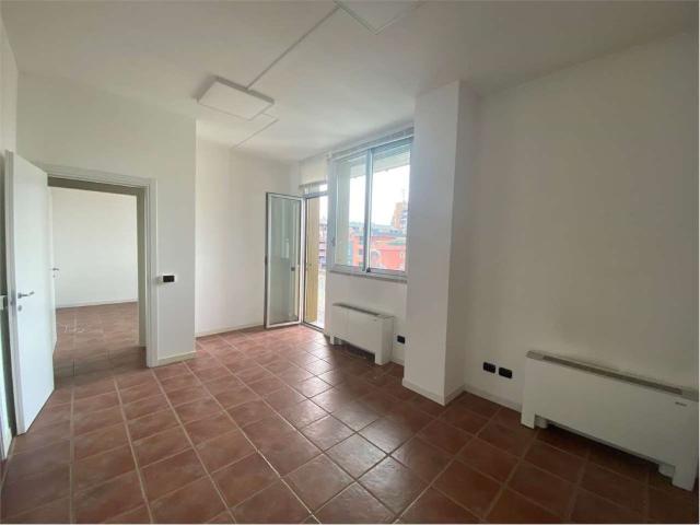 Appartamento in affitto a Milano via Muzio Attendolo Detto Sforza, non arredato/vuoto, vista aperta, posto auto coperto TrovaCasa