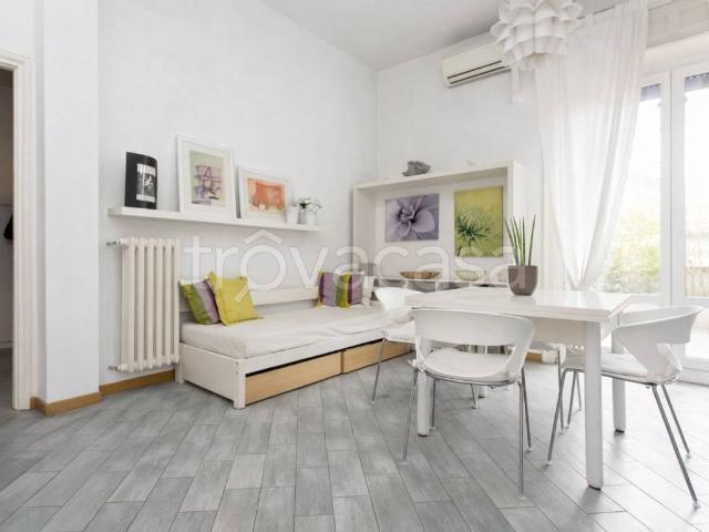 Appartamento in affitto a Milano via Numa Pompilio, 6, arredato, terrazzo, doppia esposizione TrovaCasa