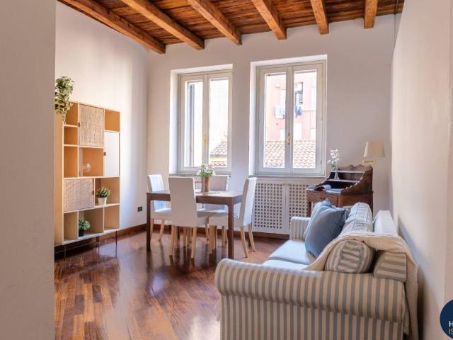 Appartamento in affitto a Milano via Solferino, 29, arredato, travi a vista, doppia esposizione TrovaCasa