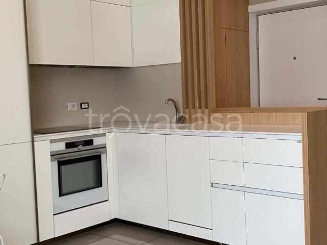 Appartamento in affitto a Milano via Savona, Solari