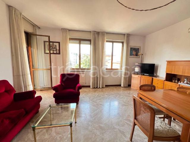 Appartamento in affitto a Milano via Salvo d'Acquisto, arredato, giardino privato, terrazzo TrovaCasa