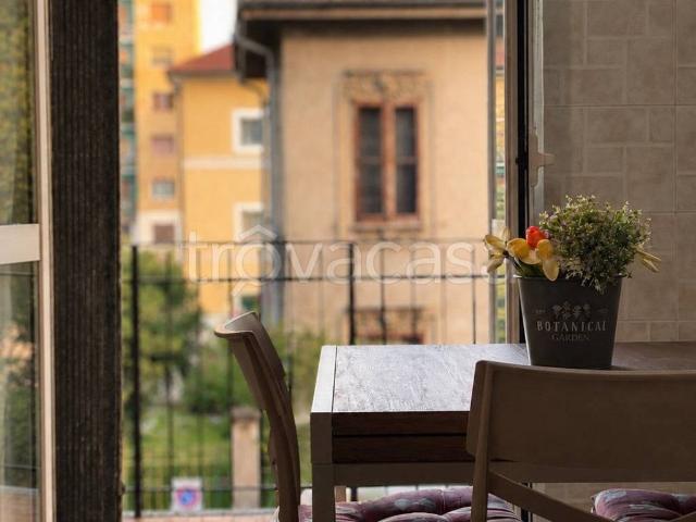 Appartamento in affitto a Milano via San Mamete, parzialmente arredato, ascensore, doppia esposizione TrovaCasa