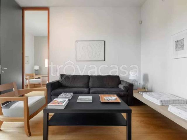 Appartamento in affitto a Milano via San Marco, arredato, centrale, balcone TrovaCasa