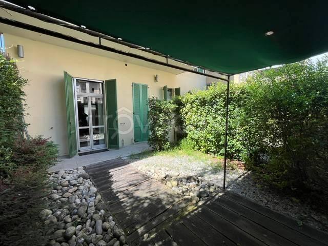 Appartamento in affitto a Milano via San Bernardo, giardino privato, parzialmente arredato, riscaldamento centralizzato TrovaCasa