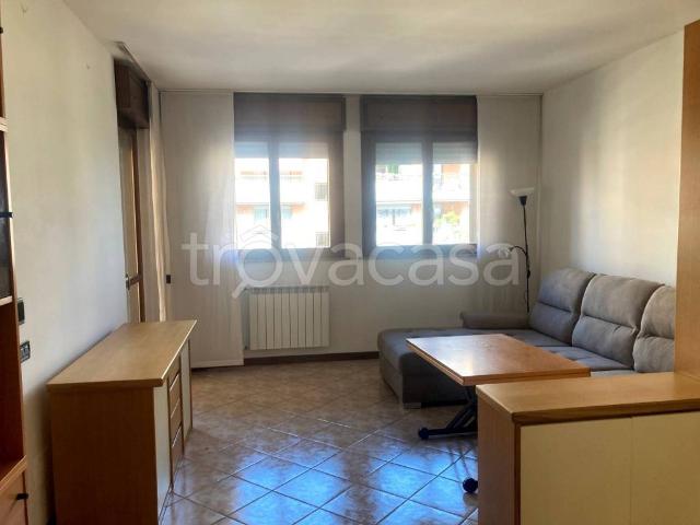 Appartamento in affitto a Milano via San Venerio, 5/e, arredato, giardino, box TrovaCasa