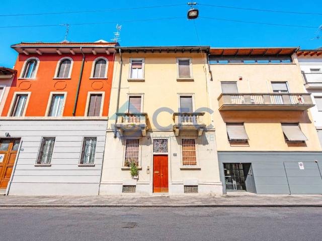 Appartamento in affitto a Milano via Sanremo, 15, arredato, riscaldamento autonomo, ultimo piano TrovaCasa