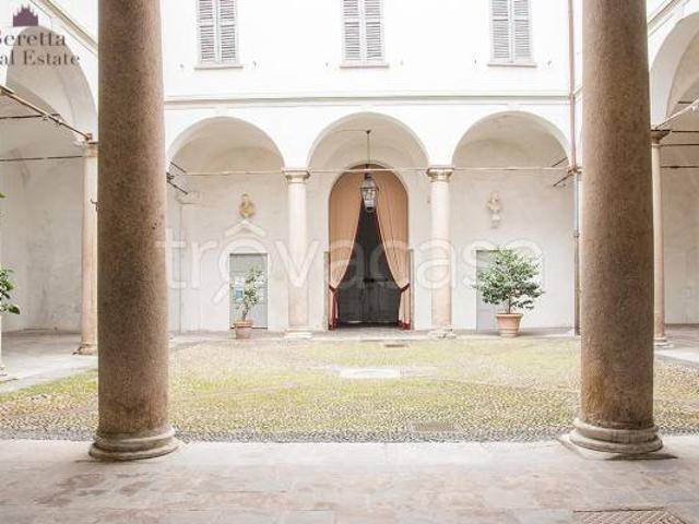 Appartamento in affitto a Milano via Santa Maria Valle, arredato, cucina a vista TrovaCasa