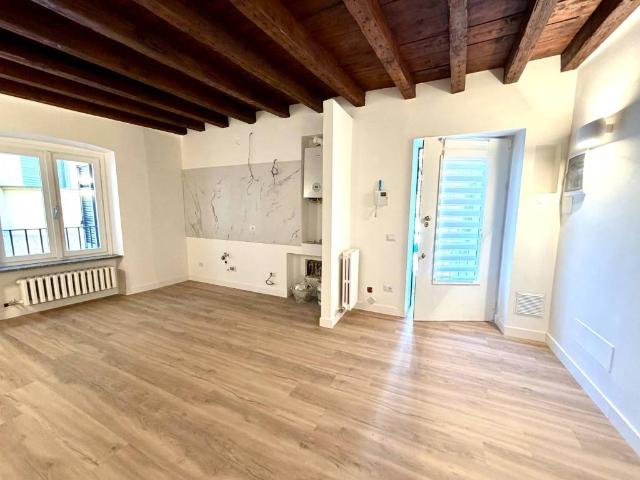 Appartamento in affitto a Milano via Scipione Pistrucci, 12, arredato, riscaldamento autonomo, travi a vista TrovaCasa