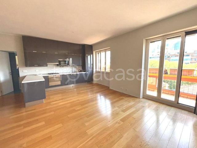Appartamento in affitto a Milano via Sebastiano Veniero, arredato, parquet, balcone TrovaCasa