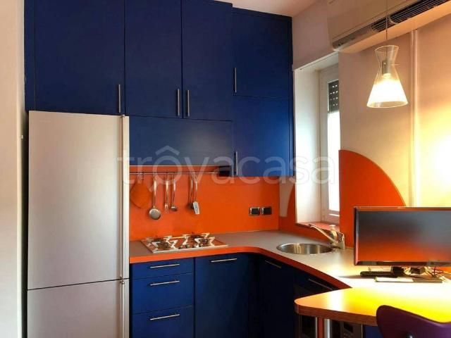 Appartamento in affitto a Milano via Sebastiano Veniero, arredato, riscaldamento centralizzato, vicinanze negozi TrovaCasa