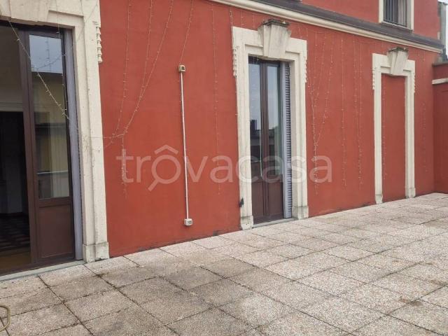 Appartamento in affitto a Milano via Spartaco, terrazzo, parzialmente arredato, ascensore TrovaCasa