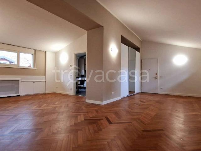 Appartamento in affitto a Milano via Pontaccio, terrazzo, parzialmente arredato, ascensore TrovaCasa