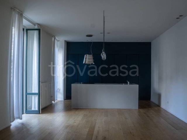 Appartamento in affitto a Milano via Paolo Lomazzo, 31, box, terrazzo, parzialmente arredato TrovaCasa