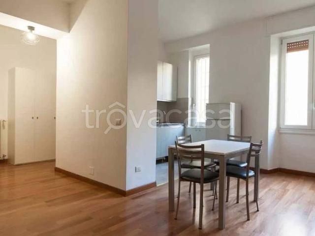 Appartamento in affitto a Milano via Paolo Lomazzo, arredato, balcone, cucina a vista TrovaCasa