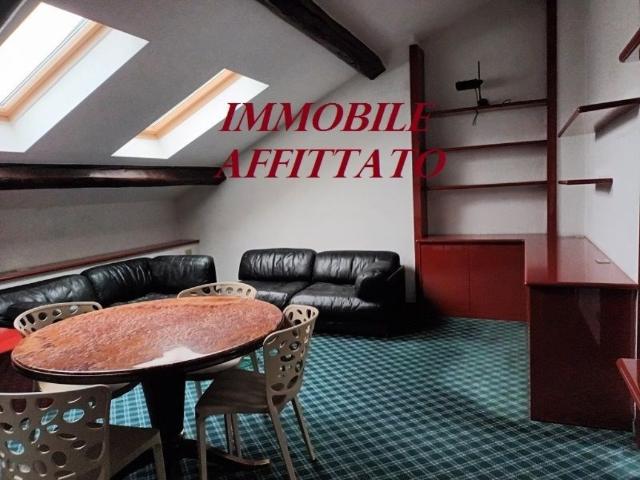 Appartamento in affitto a Milano via Pellegrino Rossi 84, arredato, riscaldamento autonomo, travi a vista TrovaCasa