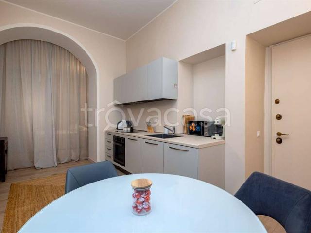 Appartamento in affitto a Milano via Piermarini, arredato, centrale, cucina a vista TrovaCasa