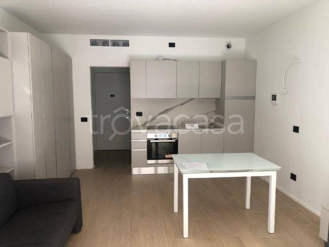 Appartamento in affitto a Milano via Pietro Cavalcabò, 4, arredato, terrazzo, libero subito TrovaCasa