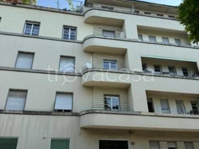 Appartamento in affitto a Milano via Pietro Colletta, non arredato/vuoto, buono stato, balcone TrovaCasa