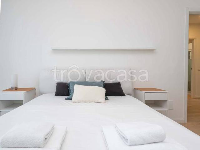 Appartamento in affitto a Milano via Privata Don Bartolomeo Grazioli, arredato, balcone, cucina a vista TrovaCasa
