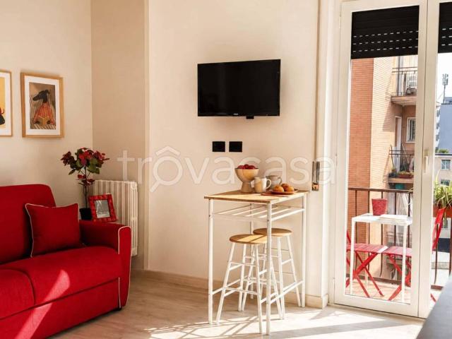 Appartamento in affitto a Milano via Privata Monte Lungo, arredato, balcone, studio TrovaCasa