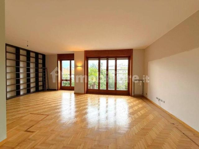Appartamento in affitto a Milano via Quadronno, box, terrazzo, ascensore TrovaCasa