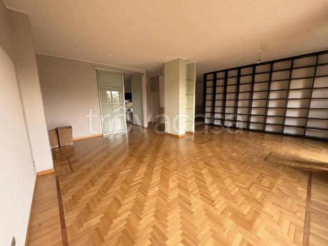 Appartamento in affitto a Milano via Quadronno, 4, non arredato/vuoto, box, immobile di prestigio TrovaCasa