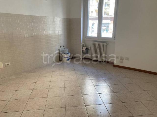 Appartamento in affitto a Milano via Rodolfo Carabelli, 2A, non arredato/vuoto, libero subito, doppi vetri TrovaCasa