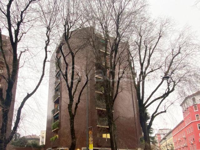 Appartamento in affitto a Milano via Tiziano 11, box, immobile di prestigio, parzialmente arredato TrovaCasa