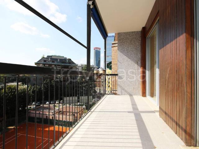 Appartamento in affitto a Milano via Uguccione Da Pisa, da ristrutturare, parzialmente arredato, ascensore TrovaCasa