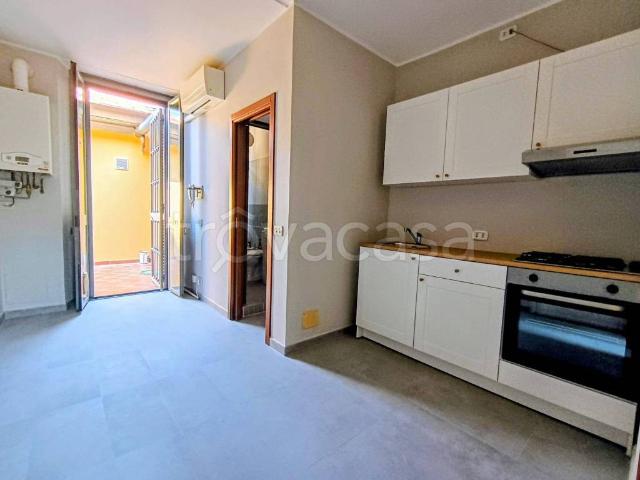 Appartamento in affitto a Milano via Voghera, 8, arredato, terrazzo, doppia esposizione TrovaCasa