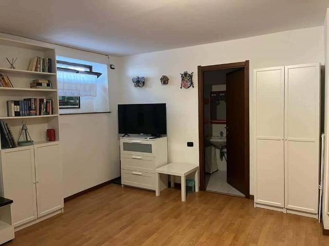 Appartamento in affitto a Milano via Vallarsa, vicinanze negozi, aria condizionata, parquet TrovaCasa