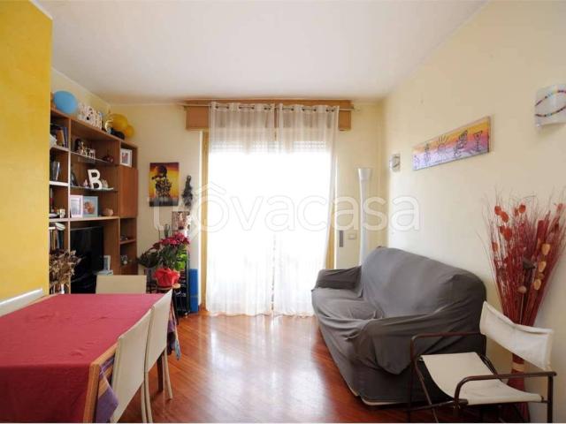 Appartamento in affitto a Milano via valle antrona, 8, non arredato/vuoto, ascensore, doppia esposizione TrovaCasa