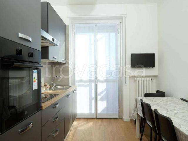 Appartamento in affitto a Milano via Valsesia, Bisceglie