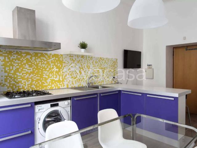 Appartamento in affitto a Milano via Vetere, arredato, centrale, cucina a vista TrovaCasa