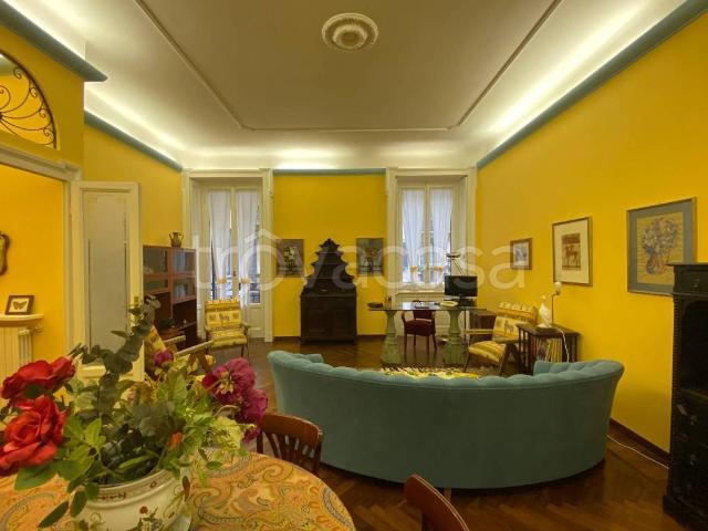 Appartamento in affitto a Milano via Vincenzo Bellini, cantina, servizio di portineria, balcone TrovaCasa