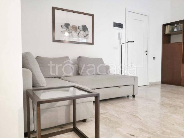 Appartamento in affitto a Milano via Vincenzo Monti, arredato, terrazzo, luminoso TrovaCasa