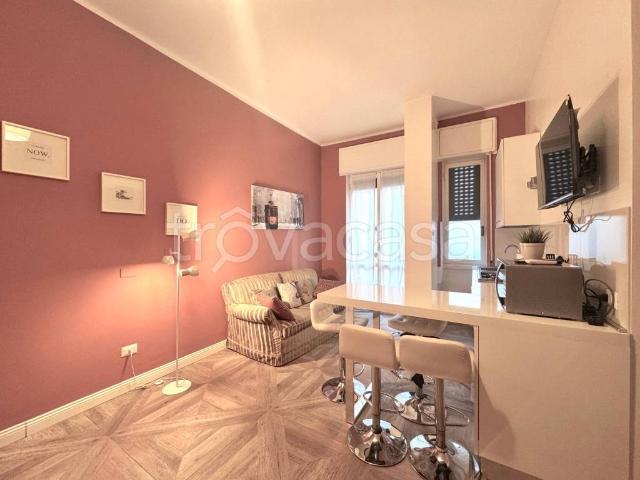 Appartamento in affitto a Milano via visconti di modrone, arredato, ascensore, parquet TrovaCasa